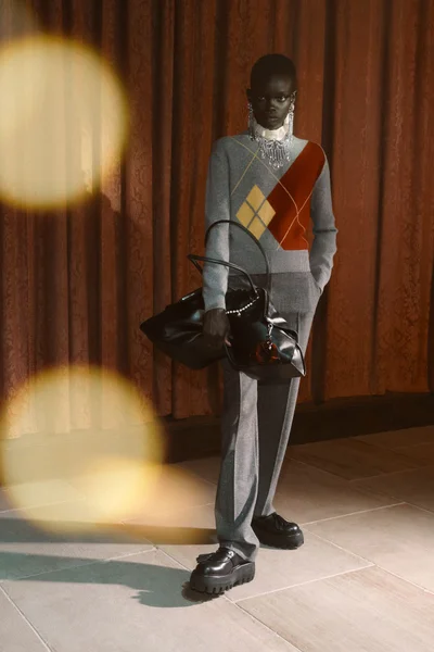 Look 10